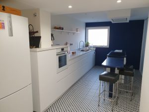 Cocina moderna y luminosa